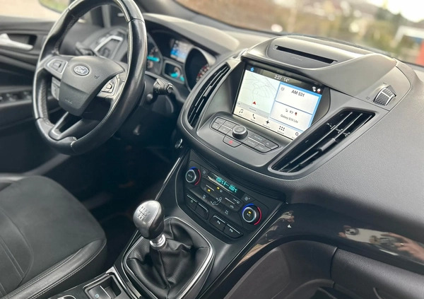 Ford Kuga cena 70002 przebieg: 167538, rok produkcji 2017 z Lębork małe 667
